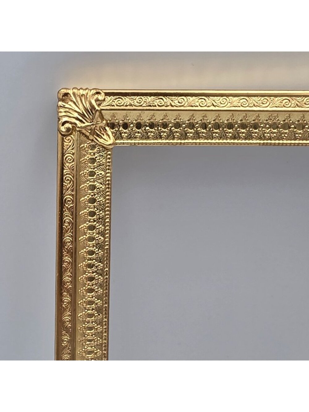 Vintage Gold Tone Metal Ornate Picture Frame 5"x7" Applied Floral Corners